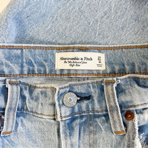 Abercrombie & Fitch High Rise The ‘90s Relaxed Distressed Jeans - Picture 4 of 5